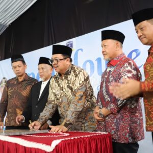 Peresmian Gedung Aimmah El-Haq: Bupati Warsubi Tekankan Peran Strategis Pesantren dalam Membangun Peradaban