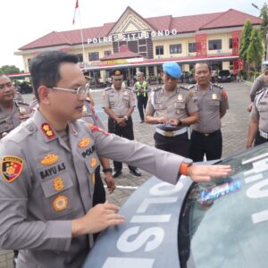 *Transparansi : Polres Situbondo Pasang QR Aduan Propam Polri di Kendaraan Dinas*