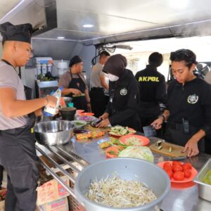 *Hari ke-6 Latsitardanus 2026, Taruna Akpol Masak di Dapur Lapangan untuk Ratusan Warga Aceh Tamiang*