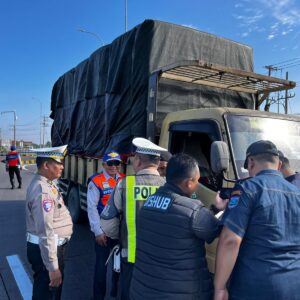 *Gelar Ramp Check Angkutan Umum Polres Probolinggo Fokus Wujudkan Keselamatan Lalu Lintas*