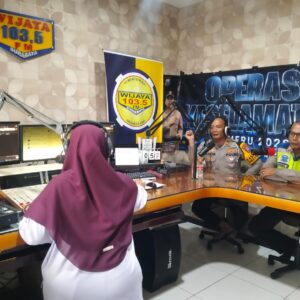 *Gandeng Media Polres Pelabuhan Tanjungperak Ajak Warga Jadi Pelopor Tertib Lalu Lintas*