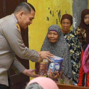 *Polri Peduli : Polres Bondowoso Salurkan Bantuan dan Kunjungi Panti Jompo*
