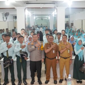 *Cegah Kenakalan Remaja, Kapolres Berikan Arahan Pelajar SMK PGRI 1 Jombang*