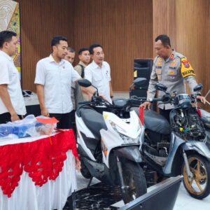 *Polresta Sidoarjo Amankan Tiga Tersangka Penipuan Gondol Motor Modus Minta Tolong*