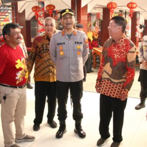 *Polresta Malang Kota Pertebal  Pengamanan Imlek, Personel Disiagakan di Klenteng hingga Pusat Perbelanjaan*