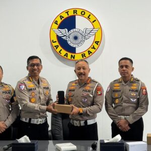 Korlantas Polri Distribusikan 15 Unit ETLE Handheld ke Polda Babel Perkuat Pengawasan dan Penindakan Pelanggaran Lalin*