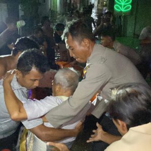 *Gerak Cepat Polres Probolinggo Bantu Evakuasi Warga Terdampak Banjir*