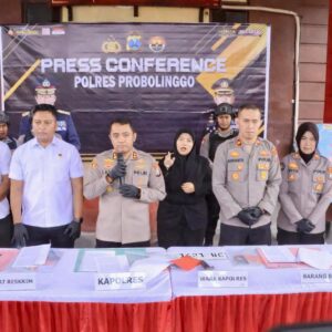 *Polres Probolinggo Amankan 3 Tersangka Pencuri Koper Milik Wisatawan Asal Thailand di Gunung Bromo*