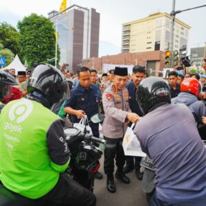 Bagikan Takjil dan Buka Puasa Bersama Bareng Insan Pers, Kapolri: Suara Media Suara Publik