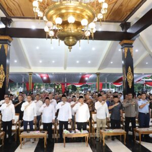 “Sinergi Pusat-Daerah: Mensos Gus Ipul dan Bupati Warsubi Hadirkan Bansos Tepat Sasaran via DTSEN”