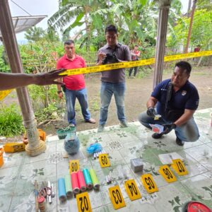 *Polres Situbondo Amankan Tersangka Pembuat Petasan Sita 5,1 Kg Bubuk Mercon*