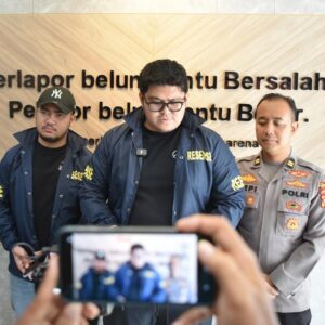 *Polres Gresik Amankan Tersangka Pengedar Serbuk Petasan Asal Trenggalek*