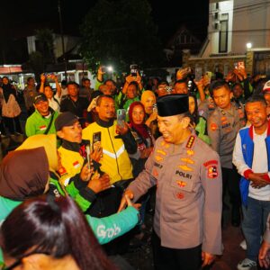 Momen Kapolri Interaksi-Serap Aspirasi Ojol di Kedai Ado Presisi