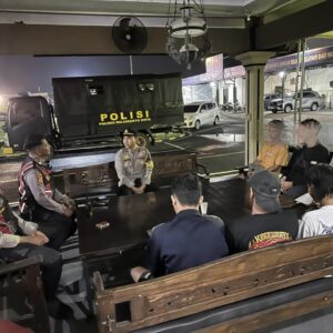 *Patroli Pamapta Polres Mojokerto Kota Gagalkan Tawuran Jelang Sahur*