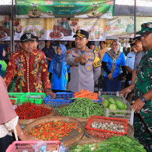 *Polres Ngawi Bersama Pemkab Sidak Pasar Jaga Stabilitas Harga dan Ketersediaan Bapokting*