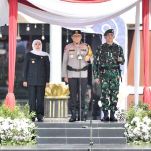 *Kapolda Jatim Pimpin Apel Gelar Pasukan Pastikan Kesiapan Personel Operasi Ketupat Semeru 2026*