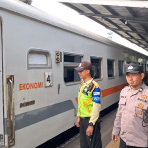 *Puncak Arus Balik Lebaran Polres Malang Tingkatkan Pengamanan di Stasiun dan Terminal*