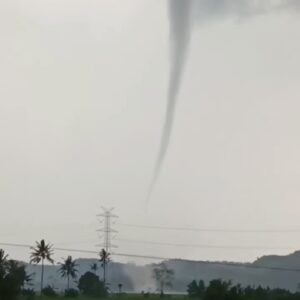 puting beliung menyambar dua kecamatan ,Megaluh dan Tembelang.
