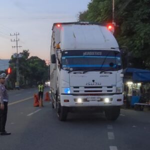 *Polresta Banyuwangi Optimalkan Buffer Zone Bulusan Kepadatan Terurai, Sopir Puji Polisi*