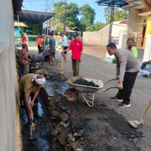*Polres Probolinggo Kota Gelorakan Gerakan Indonesia ASRI, Bersama Lintas Sektor Bersihkan Lingkungan*