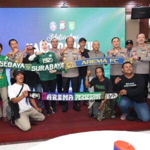 *Kapolda Jatim Satukan Aremania – Bonek, Sepakat Tak Ada Rivalitas di Luar Lapangan*