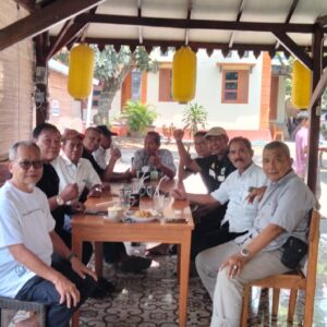 Alumni STM10 NopemberJombang Tahun Ajaran 1977-1980 Menggelar Acara makan bersama Sekaligus Pererat Tali Silaturahmi 