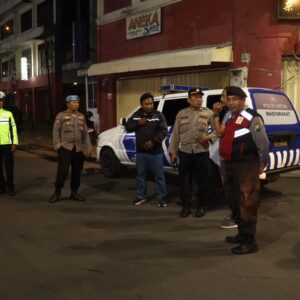 *Polres Tanjungperak Gelar Patroli Skala Besar Antisipasi Kriminalitas dan Balap Liar*