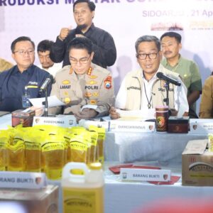 *Polda Jatim Ungkap Produksi MinyaKita Ilegal, Empat Orang Ditetapkan Tersangka*