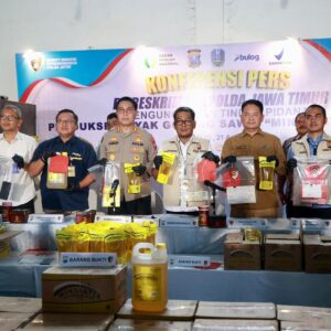 *Polda Jatim Tindak Tegas Produsen MinyaKita Nakal, Isi Tak Sesuai Kemasan*