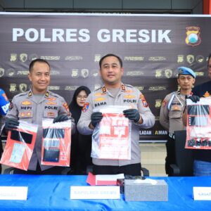 *Polres Gresik Ungkap Jaringan Narkoba Lintas Kota, 4 Tersangka Diamankan*