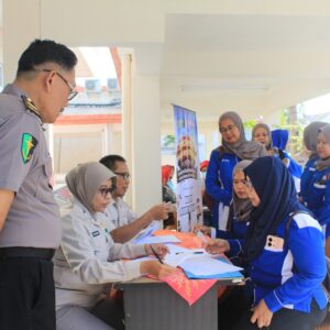*Polres Bojonegoro Gelar Pemeriksaan Kesehatan Gratis bagi Buruh Jelang May Day*