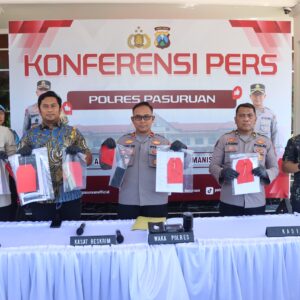 *Polres Pasuruan Amankan 5 Tersangka Kasus Tambang Andesit Ilegal di Purwosari*