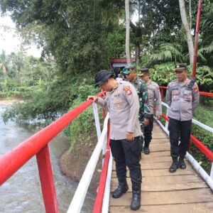 *Polres Probolinggo Bangun Jembatan Merah Putih Presisi, Akses Warga Tiris – Andungsari Kembali Terhubung*