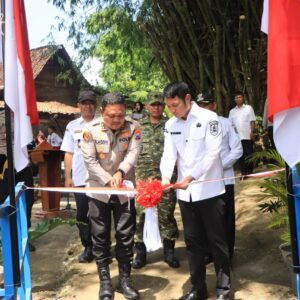 *Polres Tuban Bangun Jembatan Merah Putih Presisi, Bupati : Berkat Kepedulian dan Kehadiran Polri di Tengah Masyarakat*