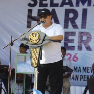 May Day 2026: Ribuan Buruh Senam Kebugaran Massal, Bupati Jombang Warsubi Bagikan 3 Tiket Umroh Gratis.