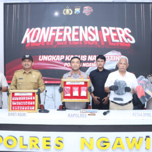 *Polres Ngawi Amankan 2 Tersangka Pengedar Narkoba 223,842 gram Sabu Disita*
