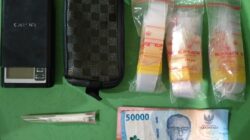 *Polrestabes Surabaya Amankan Tersangka Pengedar Narkoba, Sita 42,9 Gram Sabu*