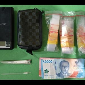 *Polrestabes Surabaya Amankan Tersangka Pengedar Narkoba, Sita 42,9 Gram Sabu*