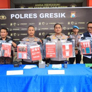*Polres Gresik Bongkar Jaringan Narkoba Amankan 2 Tersangka Pengedar dan 209 Gram Sabu*