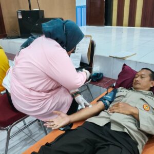 *Sambut Hari Bhayangkara ke-80, Polres Blitar Kota Gelar Bakti Kesehatan*