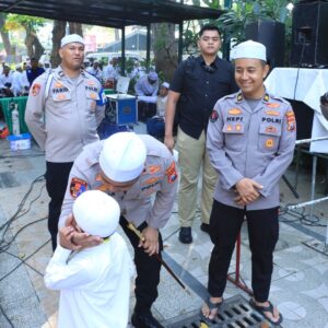 *Polres Gresik Libatkan Ratusan Personel Layanan Pengamanan Haul Habib Abu Bakar Assegaf ke-71*