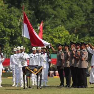 *Kapolda Jatim Lantik 971 Bintara Remaja Lulusan SPN Polda Jatim*