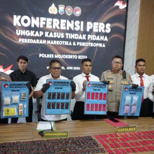 *Polres Mojokerto Kota Ungkap Narkoba Temukan 330 Catride Vape Berisi Etomidate*
