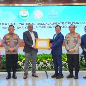 *Terima Sertifikat IBDP SMA KTB, Kapolri: Cetak Generasi Muda untuk Wujudkan Indonesia Emas 2045*