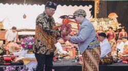*Kapolda Jatim Gaungkan Semangat Jogo Jawa Timur di Pagelaran Wayang Kulit Hari Bhayangkara ke – 80*