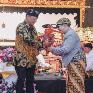 *Kapolda Jatim Gaungkan Semangat Jogo Jawa Timur di Pagelaran Wayang Kulit Hari Bhayangkara ke – 80*