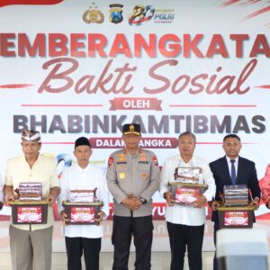 *Sambut Hari Bhayangkara ke-80 Kapolda Jatim Bagikan 2.055 Kitab Suci*