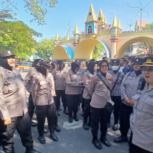 *Polres Pelabuhan Tanjungperak Libatkan 696 Personel Kawal Pengesahan Warga Baru PSHT di Surabaya*