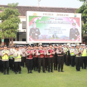 Polres Jombang Gelar Apel Pengamanan Pengesahan Warga Baru PSHT Parluh 2016*