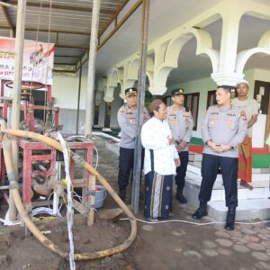 *Kado Hari Bhayangkara ke – 80, Polres Bondowoso Bangun Sumur Bor untuk Masyarakat di Sekar Putih*